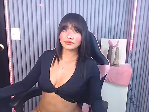 Snapshot of Vanessa__Hot_ chatting on 02/04/26, 04:40 Vanessa Hot online show from 02/04/26, 04:40