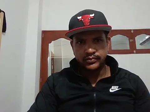 Snapshot of bigdick211292 chatting on 12/22/25, 10:51 bigdick211292 online show from 12/22/25, 10:51