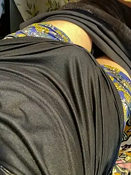 Snapshot of Saki_wtwtwt chatting on 12/23/25, 01:36 Saki wtwtwt online show from 12/23/25, 01:36