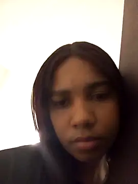 Snapshot of 17mami_sexy chatting on 12/23/25, 03:15 17mami sexy online show from 12/23/25, 03:15