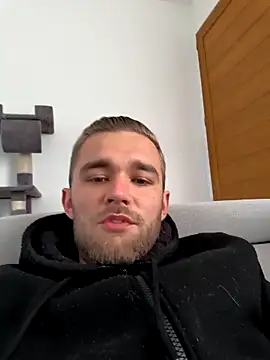 Snapshot of Benjamiinlt chatting on 04/13/26, 09:59 Benjamiinlt online show from 04/13/26, 09:59