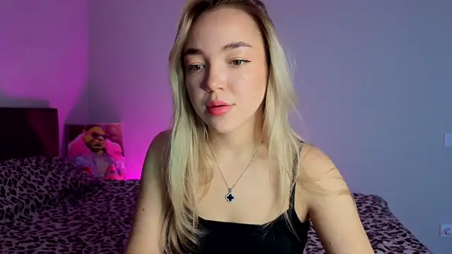 Snapshot of ChrissBerry chatting on 03/20/26, 03:44 ChrissBerry online show from 03/20/26, 03:44