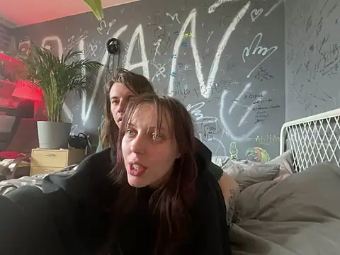 Snapshot of EmmaLyrica chatting on 04/14/26, 01:17 EmmaLyrica online show from 04/14/26, 01:17