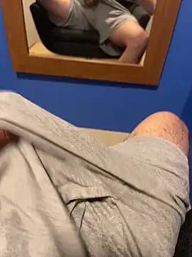 Snapshot of elpapigrande12 chatting on 04/14/26, 03:23 elpapigrande12 online show from 04/14/26, 03:23