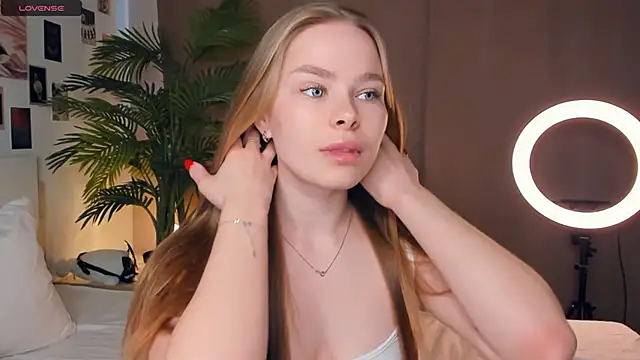 Snapshot of Icehoneybyte chatting on 03/23/26, 07:01 Icehoneybyte online show from 03/23/26, 07:01