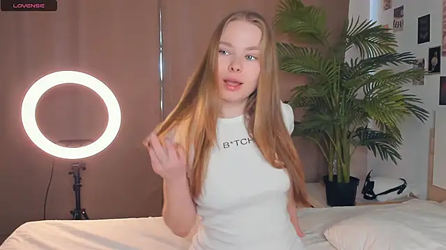 Snapshot of Icehoneybyte chatting on 03/27/26, 07:25 Icehoneybyte online show from 03/27/26, 07:25