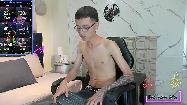 Snapshot of asher_lux chatting on 04/03/26, 08:51 asher lux online show from 04/03/26, 08:51