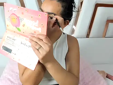 MiaKleinX online show from 05/09/26, 09:31