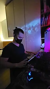 Snapshot of OnlyHand9x chatting on 03/17/26, 05:16 OnlyHand9x online show from 03/17/26, 05:16