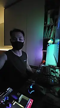 Snapshot of OnlyHand9x chatting on 04/14/26, 04:13 OnlyHand9x online show from 04/14/26, 04:13