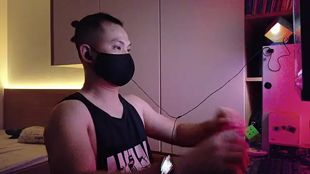 Snapshot of OnlyHand9x chatting on 04/19/26, 06:10 OnlyHand9x online show from 04/19/26, 06:10