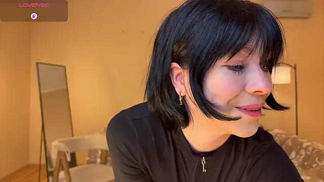 Snapshot of E1ara chatting on 04/05/26, 11:29 E1ara online show from 04/05/26, 11:29