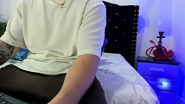 Liam saint online show from 04/15/26, 01:07