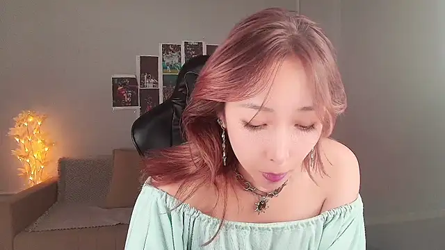 Snapshot of jasmilee chatting on 07/13/26, 02:03 jasmilee online show from 07/13/26, 02:03