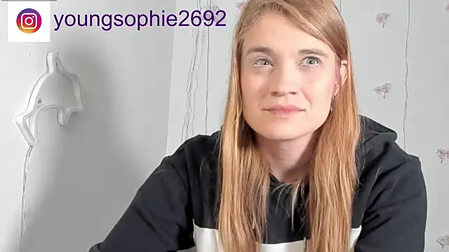Snapshot of YoungSophie chatting on 05/19/26, 03:07 YoungSophie online show from 05/19/26, 03:07