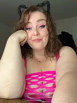 Snapshot of KittyCreamKisses chatting on 04/22/26, 10:17 KittyCreamKisses online show from 04/22/26, 10:17