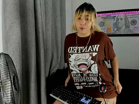 Snapshot of Sandy_straw chatting on 04/28/26, 11:37 Sandy straw online show from 04/28/26, 11:37