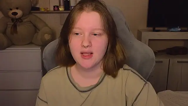 Snapshot of Ol1via chatting on 03/27/26, 01:55 Ol1via online show from 03/27/26, 01:55