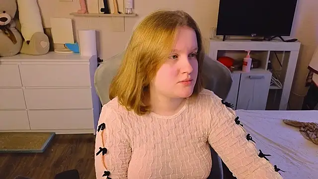 Snapshot of Ol1via chatting on 04/11/26, 03:44 Ol1via online show from 04/11/26, 03:44