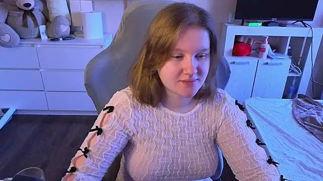 Snapshot of Ol1via chatting on 04/14/26, 04:40 Ol1via online show from 04/14/26, 04:40