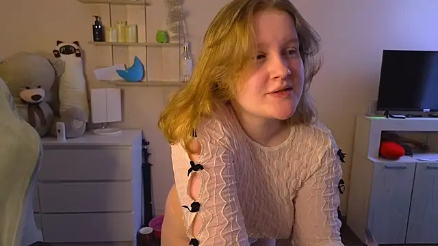 Snapshot of Ol1via chatting on 04/23/26, 03:19 Ol1via online show from 04/23/26, 03:19