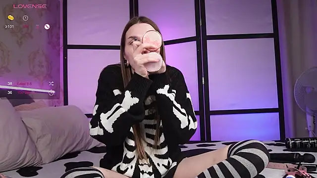 Snapshot of Alice_Goth chatting on 03/12/26, 10:32 Alice Goth online show from 03/12/26, 10:32