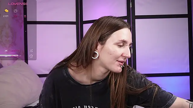 Snapshot of Alice_Goth chatting on 03/13/26, 10:55 Alice Goth online show from 03/13/26, 10:55