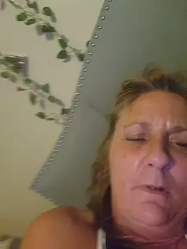 Snapshot of HotAzMilf chatting on 04/12/26, 08:41 HotAzMilf online show from 04/12/26, 08:41