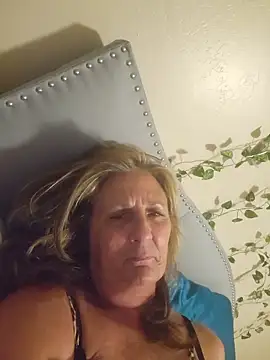 Snapshot of HotAzMilf chatting on 04/13/26, 04:51 HotAzMilf online show from 04/13/26, 04:51