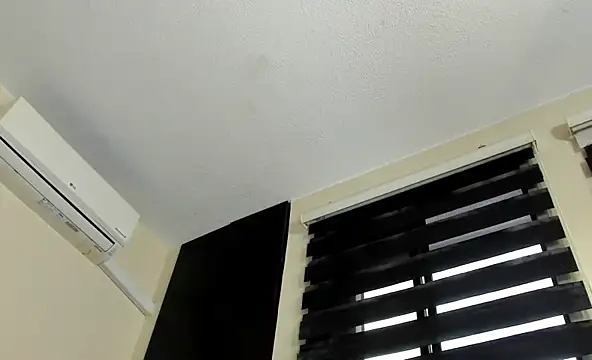 vanesadimaria online show from 02/05/25, 10:33