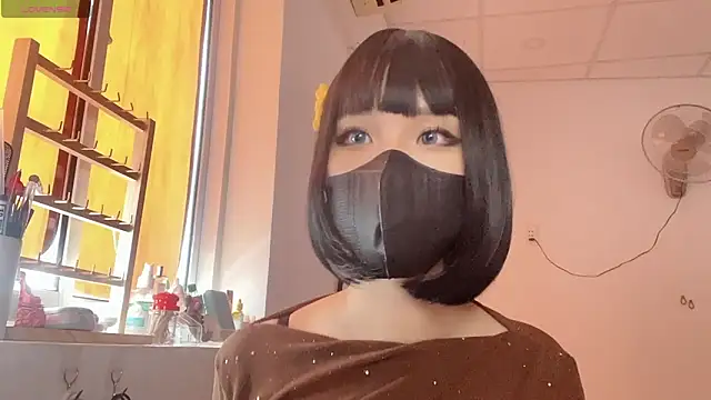 Snapshot of Tieu-May chatting on 02/15/26, 07:51 Tieu-May online show from 02/15/26, 07:51