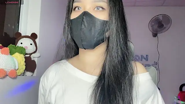 Snapshot of Tieu-May chatting on 07/07/26, 06:58 Tieu-May online show from 07/07/26, 06:58