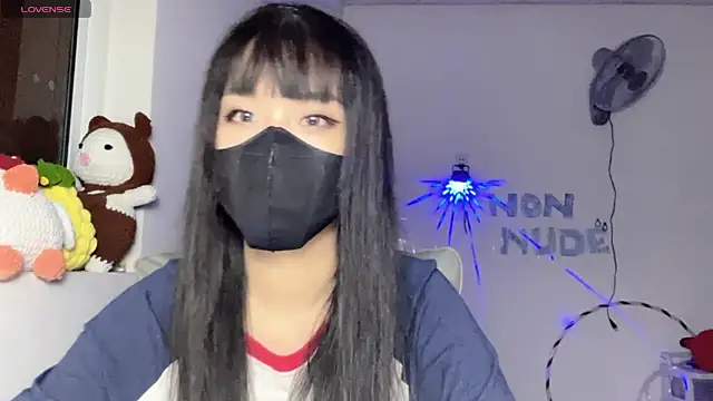 Snapshot of Tieu-May chatting on 07/18/26, 09:51 Tieu-May online show from 07/18/26, 09:51