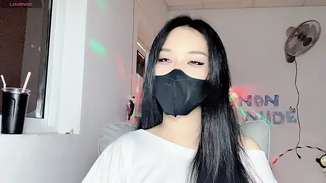 Snapshot of Tieu-May chatting on 07/27/26, 06:42 Tieu-May online show from 07/27/26, 06:42