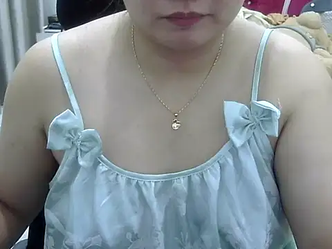 Snapshot of Sarah_no_land chatting on 06/30/26, 02:29 Sarah no land online show from 06/30/26, 02:29