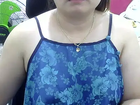 Snapshot of Sarah_no_land chatting on 07/21/26, 02:52 Sarah no land online show from 07/21/26, 02:52