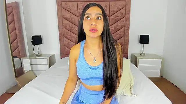 Zara Cardona online show from 01/17/26, 12:10