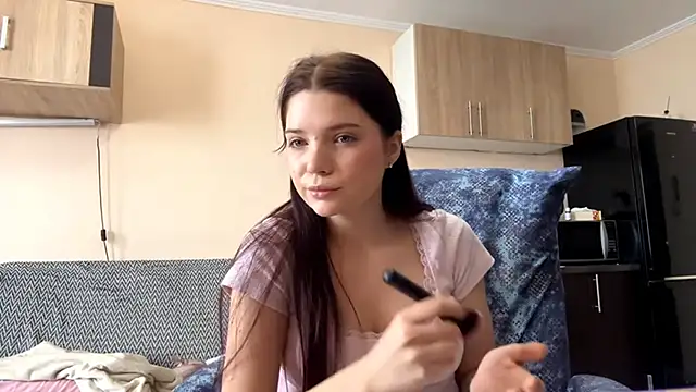 Snapshot of RiaDendy chatting on 01/06/26, 08:40 RiaDendy online show from 01/06/26, 08:40