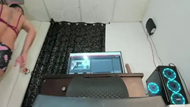 nickytabitch online show from 04/15/26, 08:21