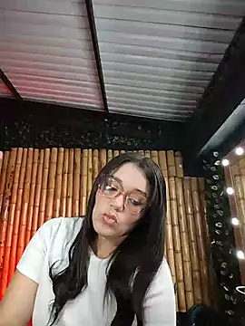 Snapshot of Astrid_williams chatting on 06/27/26, 02:05 Astrid williams online show from 06/27/26, 02:05