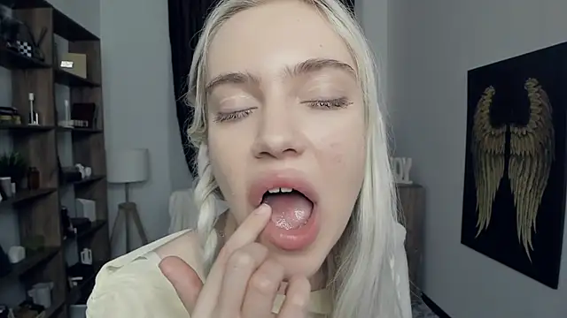 KristalCrowner online show from 02/09/26, 07:07