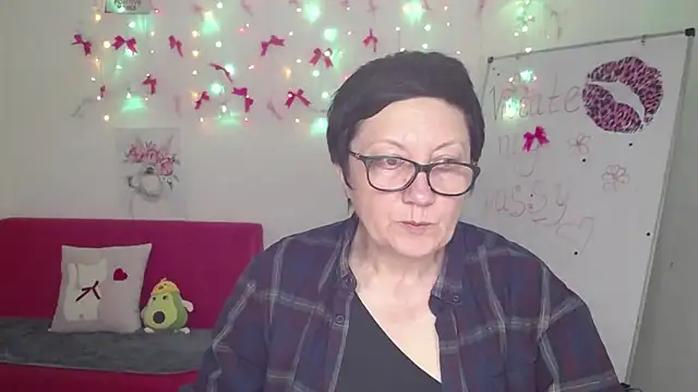 EmilyL0ve online show from 05/05/26, 05:21