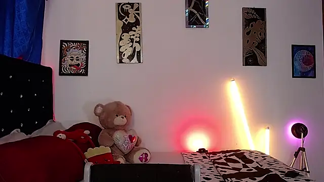 Snapshot of yorsamm_smit chatting on 04/12/26, 01:43 yorsamm smit online show from 04/12/26, 01:43