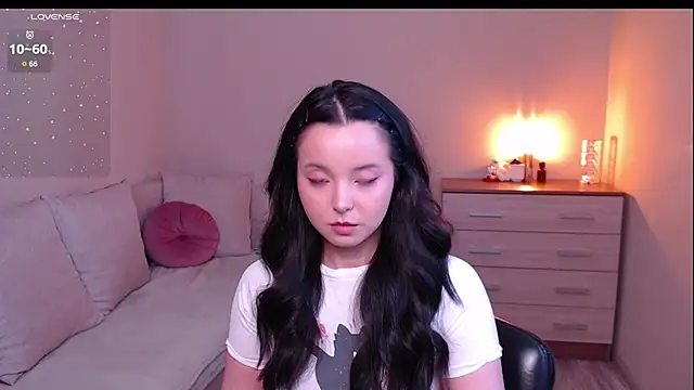 Snapshot of lia_hetty chatting on 04/13/26, 02:11 lia hetty online show from 04/13/26, 02:11