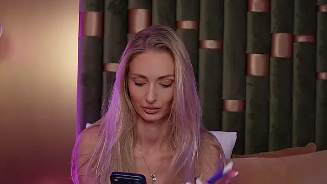 AmeliaAngel online show from 09/28/25, 08:20