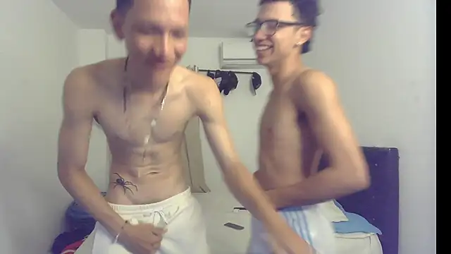 Snapshot of pocket_loversxxx chatting on 04/25/26, 03:42 pocket loversxxx online show from 04/25/26, 03:42