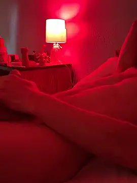 Snapshot of cloudyplay661 chatting on 02/22/26, 04:05 cloudyplay661 online show from 02/22/26, 04:05