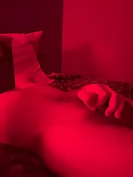 Snapshot of cloudyplay661 chatting on 03/08/26, 02:04 cloudyplay661 online show from 03/08/26, 02:04