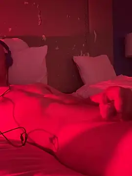 Snapshot of cloudyplay661 chatting on 03/19/26, 11:53 cloudyplay661 online show from 03/19/26, 11:53