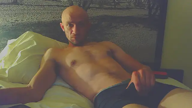 Snapshot of cloudyplay661 chatting on 04/12/26, 06:51 cloudyplay661 online show from 04/12/26, 06:51